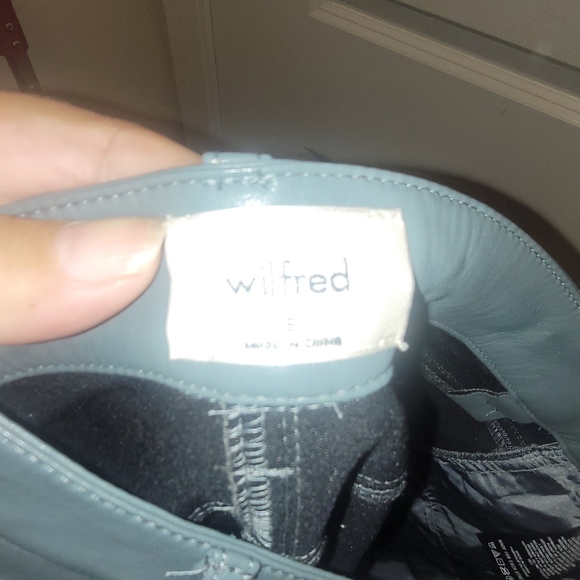 WILFRED ARITZIA GREY PLEATHER s - Picture 3 of 3